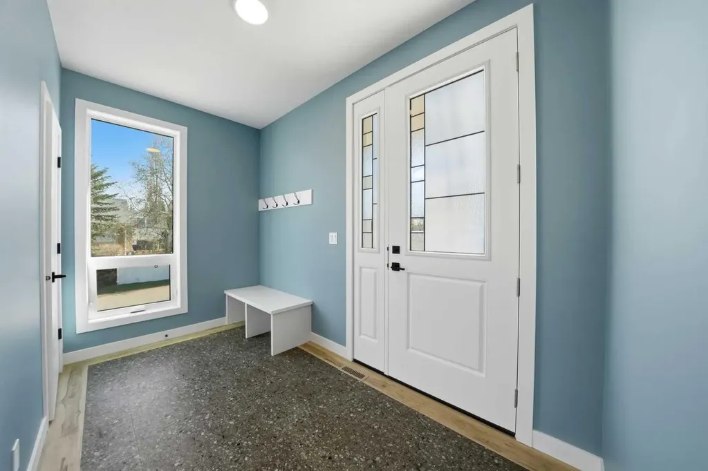 4205 Lakeshore Drive Sylvan Lake AB T4S 1B9