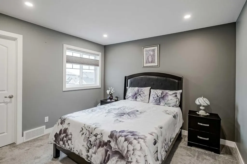 32 Legacy Cove SE Calgary AB T2X0Y7