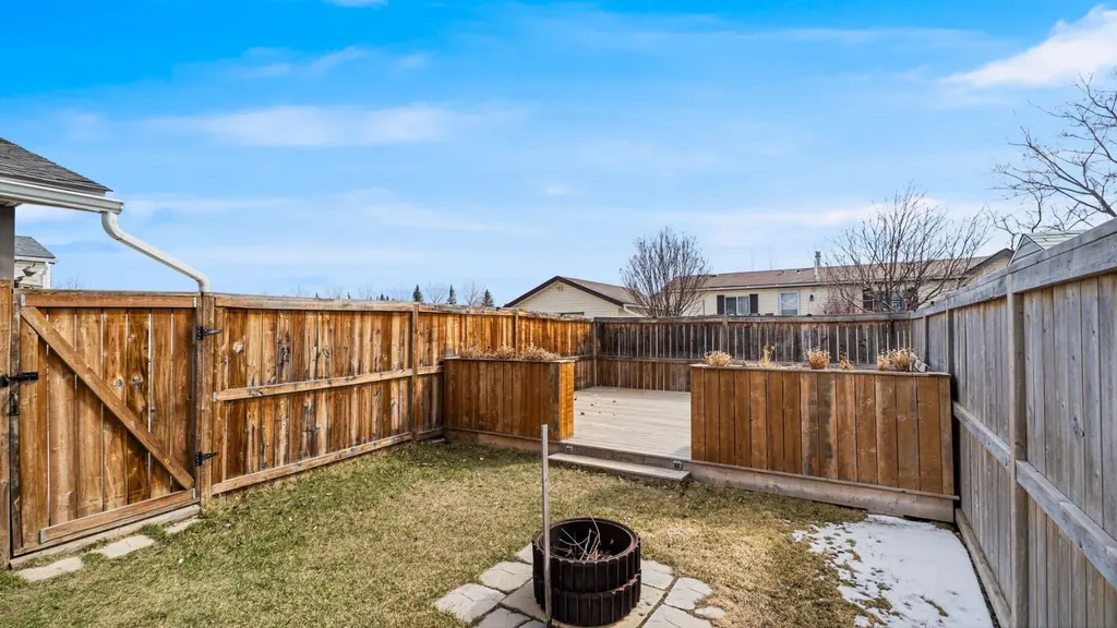 156 Meadowlark Lane Carstairs AB T0M0N0