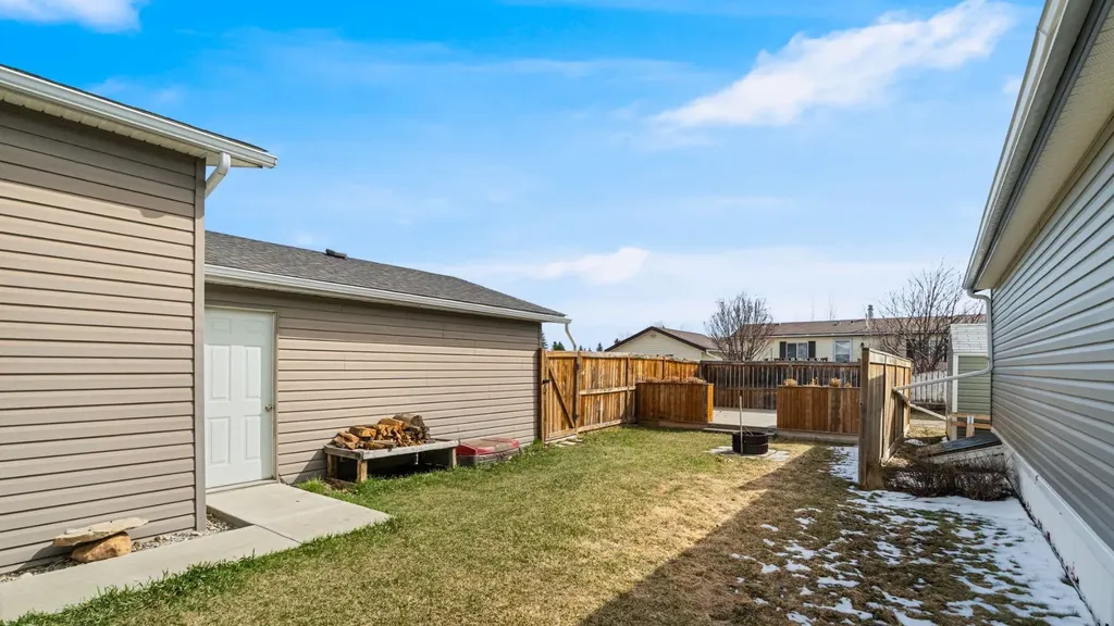 156 Meadowlark Lane Carstairs AB T0M0N0