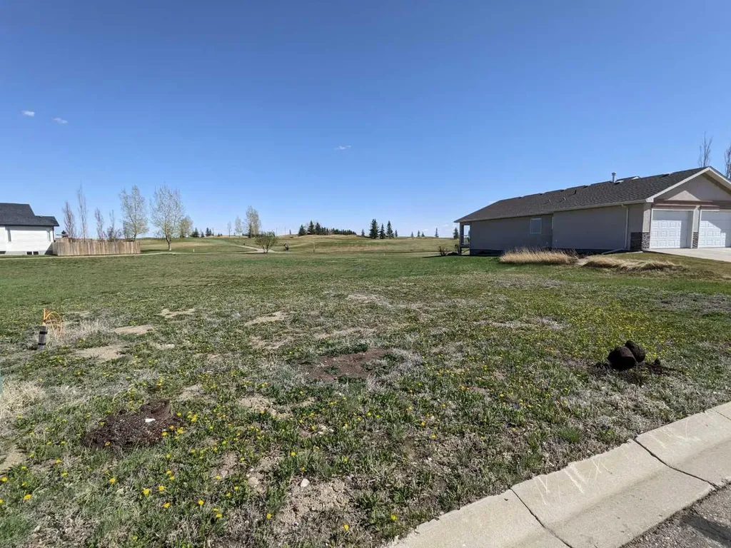 1502 Whispering Drive Vulcan AB T0L 2B0