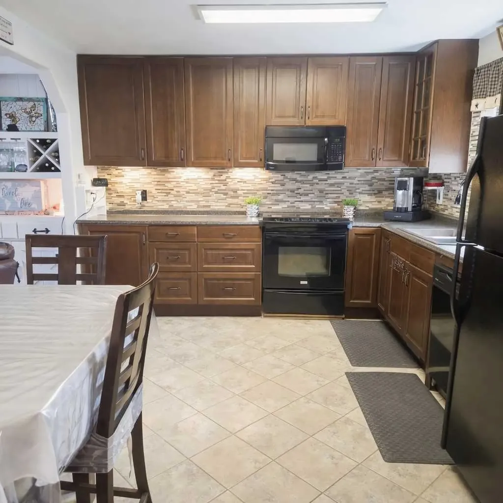 5015 8 Avenue Edson AB T7E 1K6