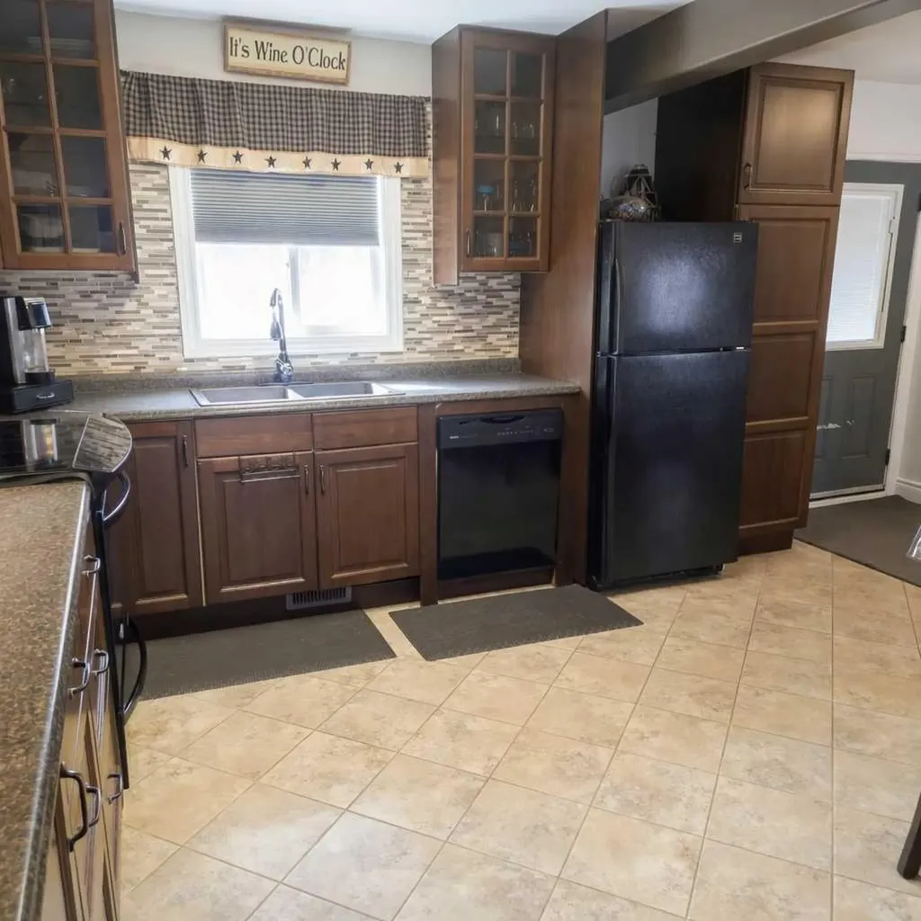 5015 8 Avenue Edson AB T7E 1K6