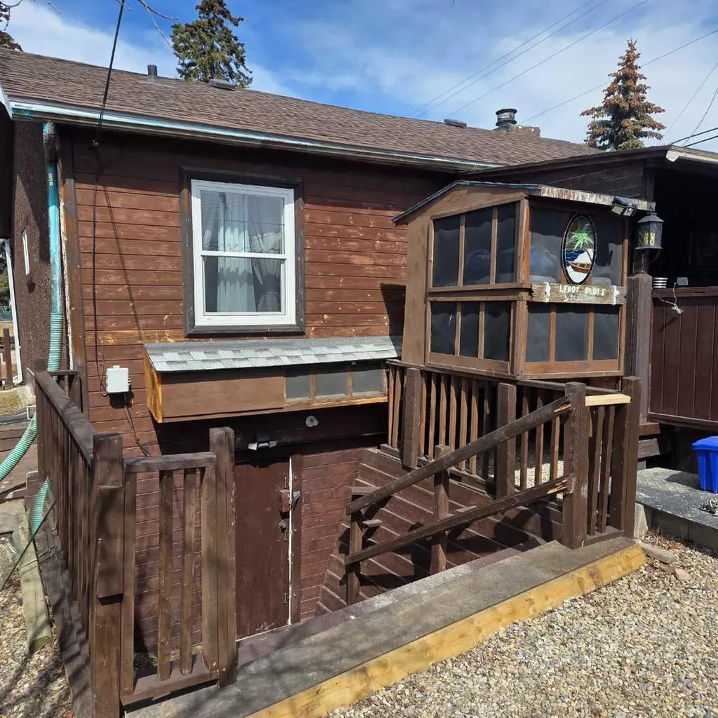 5015 8 Avenue Edson AB T7E 1K6