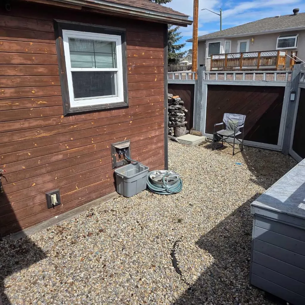 5015 8 Avenue Edson AB T7E 1K6