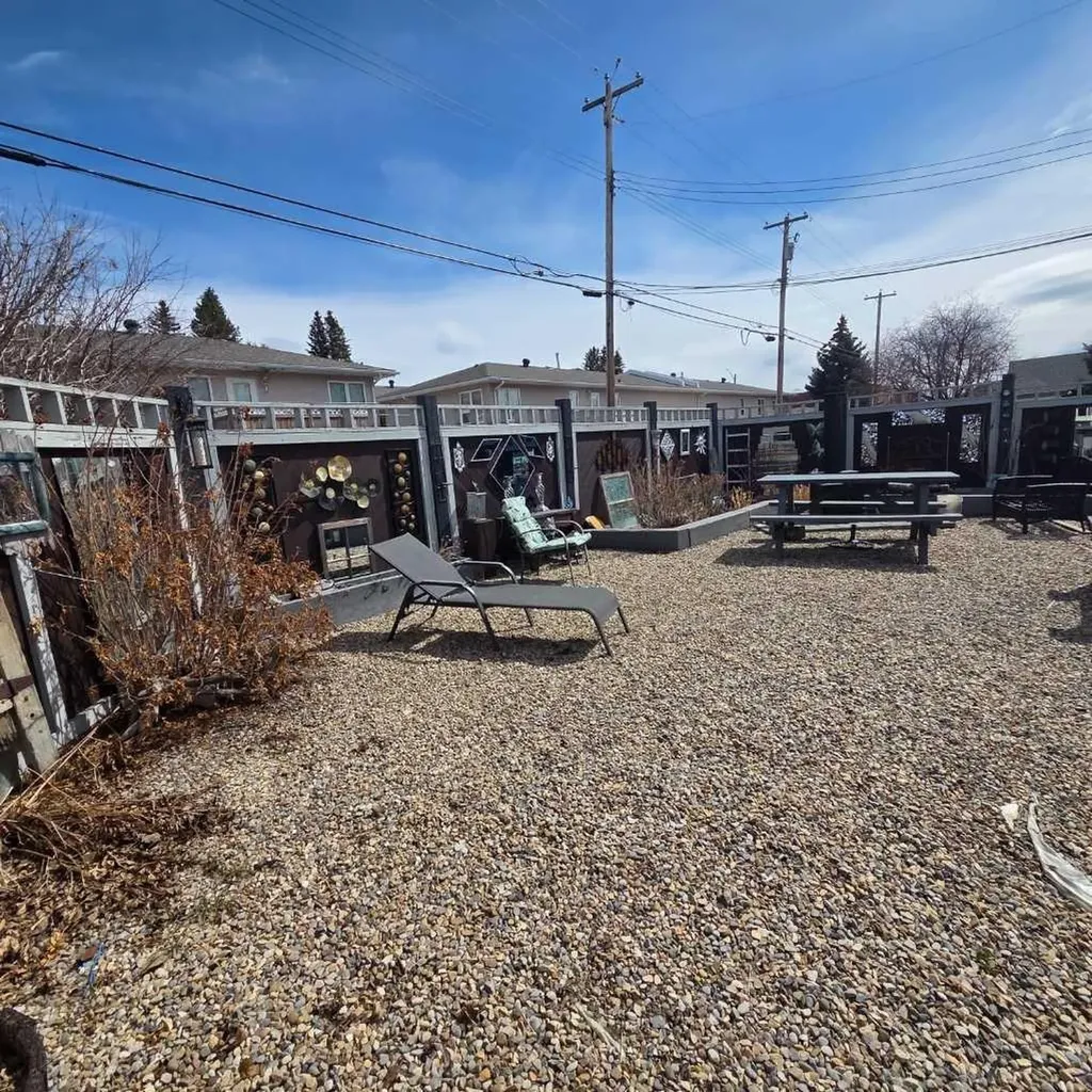 5015 8 Avenue Edson AB T7E 1K6