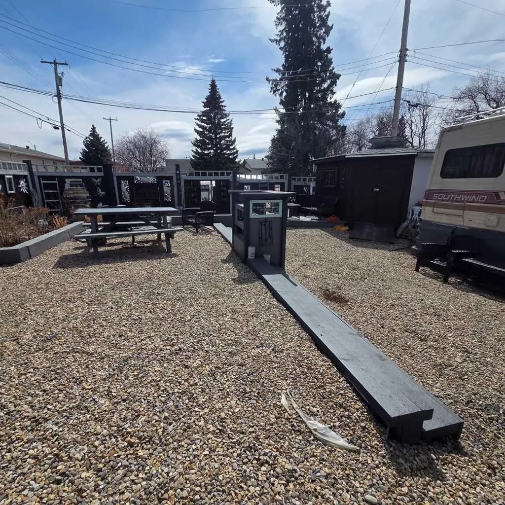 5015 8 Avenue Edson AB T7E 1K6
