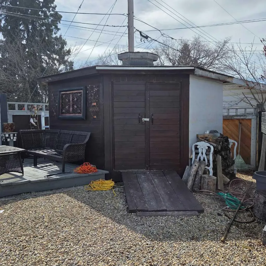 5015 8 Avenue Edson AB T7E 1K6