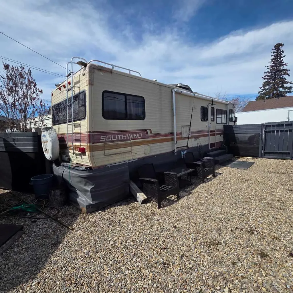 5015 8 Avenue Edson AB T7E 1K6