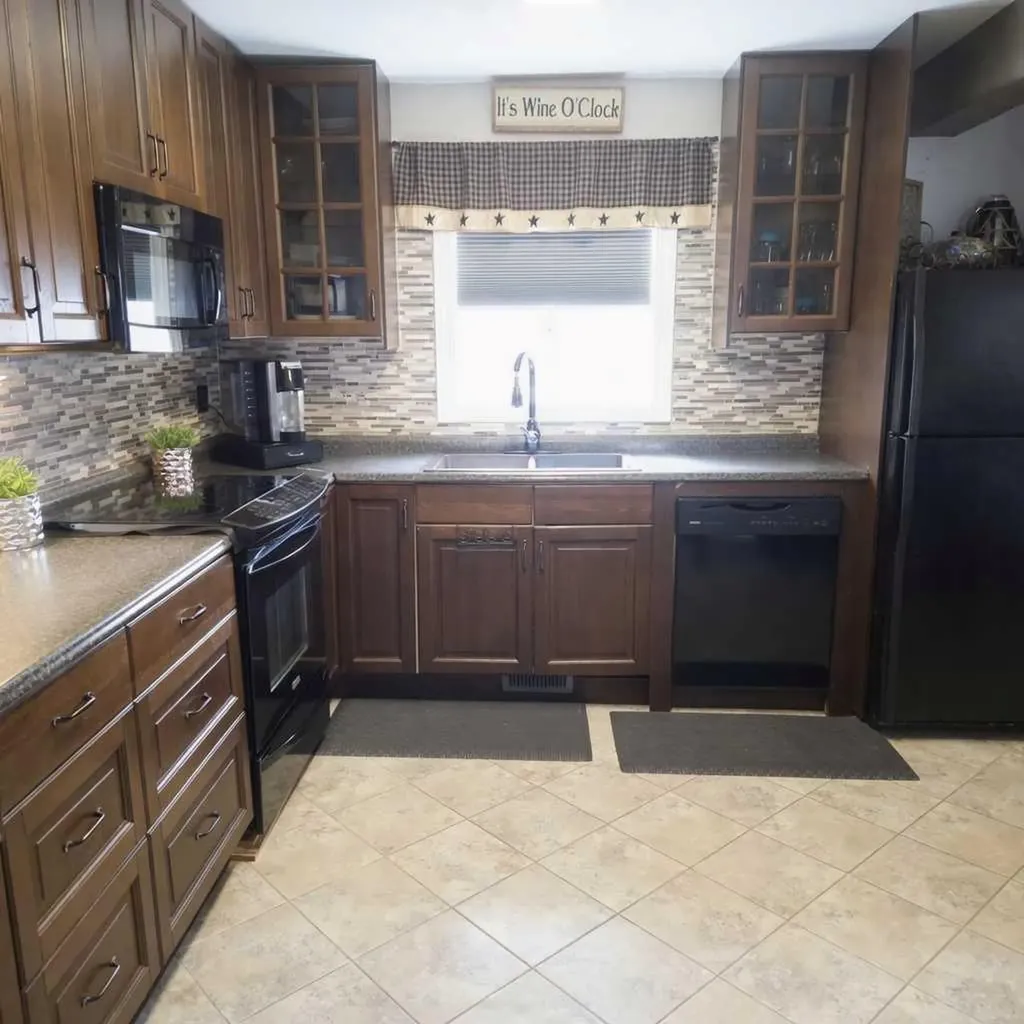 5015 8 Avenue Edson AB T7E 1K6