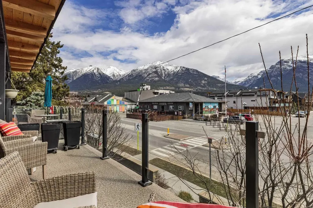 700 8 Avenue Canmore AB T1W 2E3