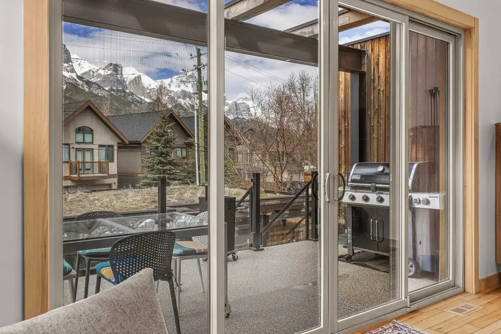 700 8 Avenue Canmore AB T1W 2E3
