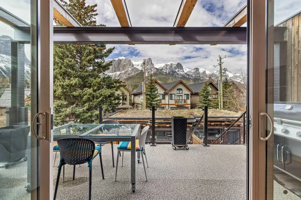 700 8 Avenue Canmore AB T1W 2E3