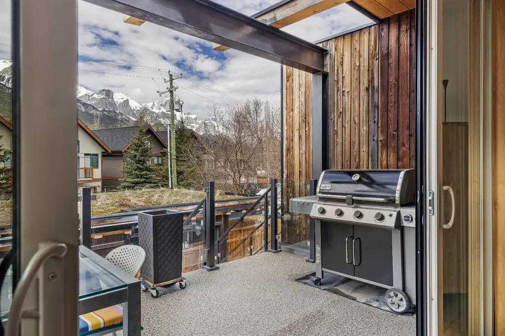 700 8 Avenue Canmore AB T1W 2E3