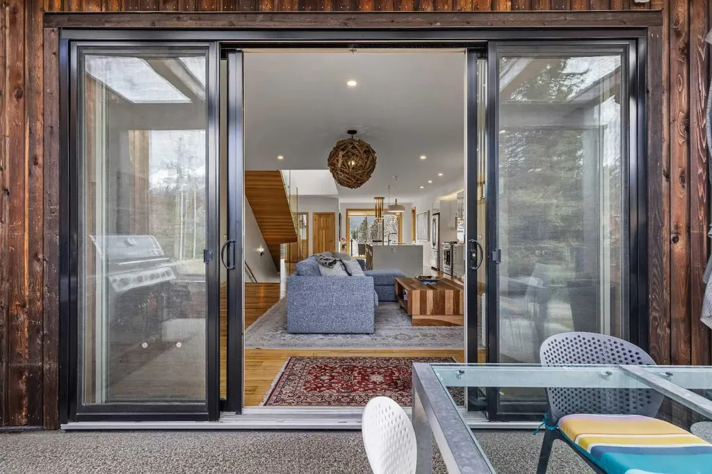 700 8 Avenue Canmore AB T1W 2E3