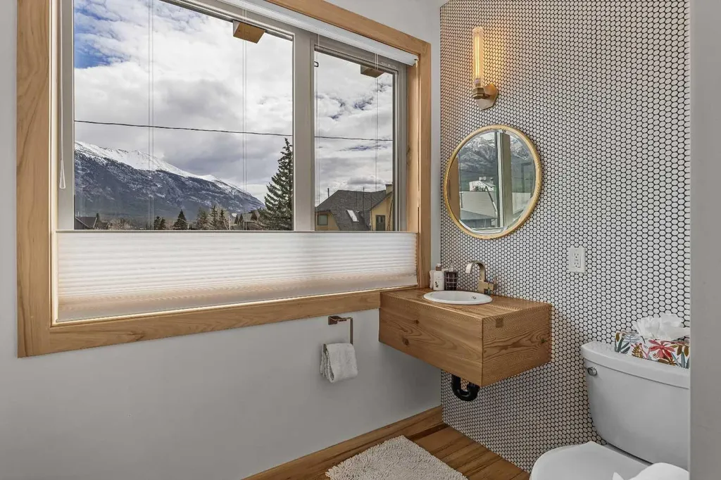 700 8 Avenue Canmore AB T1W 2E3