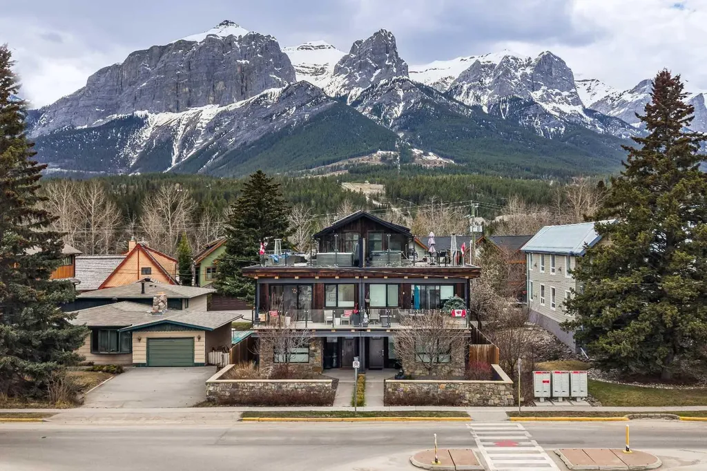 700 8 Avenue Canmore AB T1W 2E3