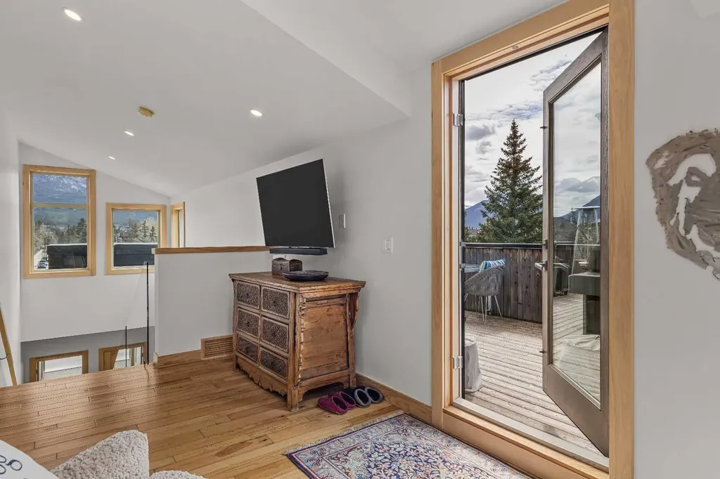 700 8 Avenue Canmore AB T1W 2E3