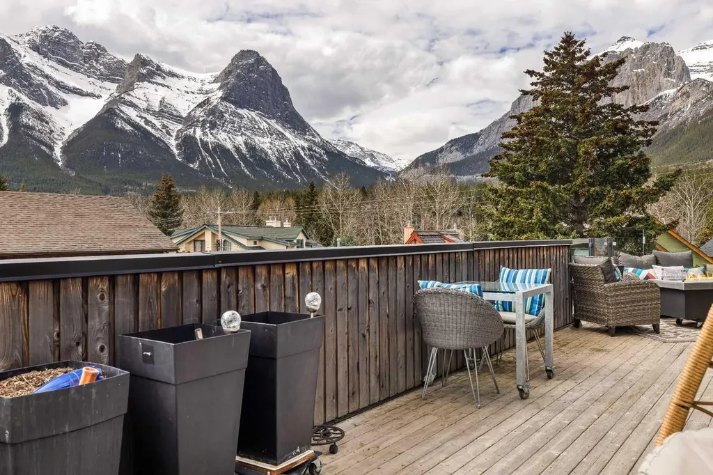 700 8 Avenue Canmore AB T1W 2E3