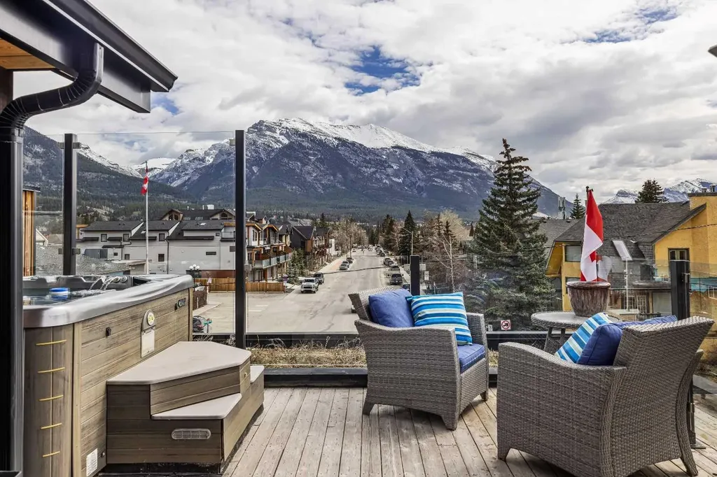 700 8 Avenue Canmore AB T1W 2E3