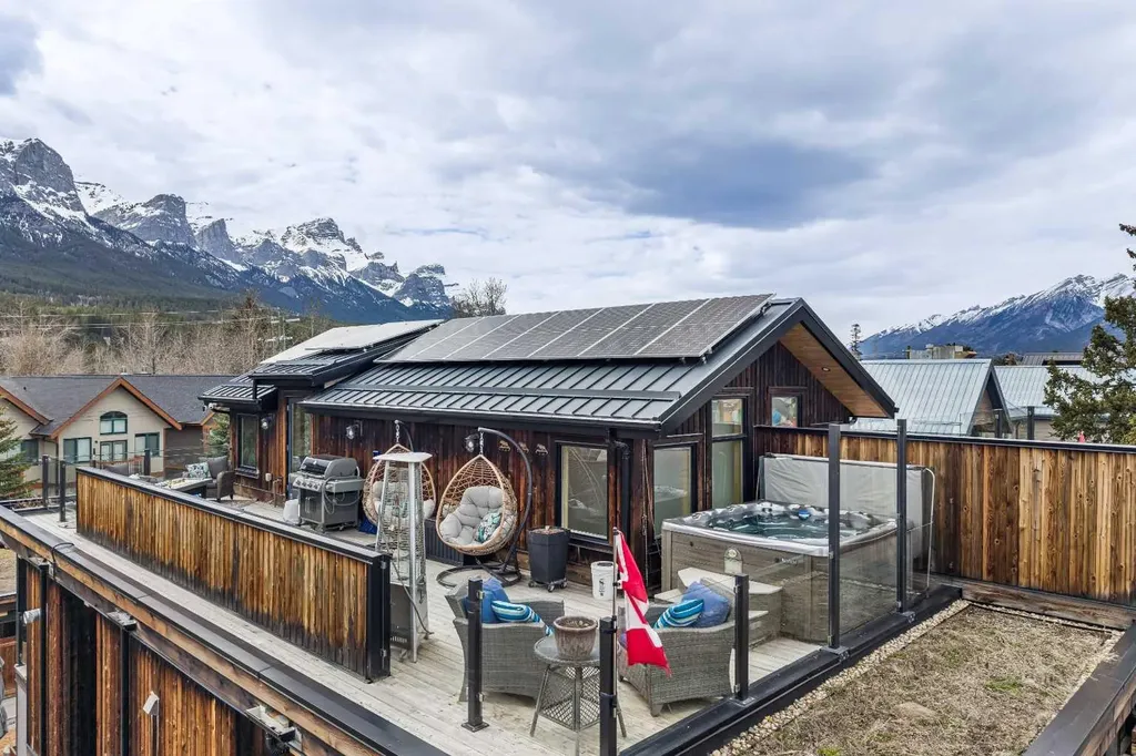 700 8 Avenue Canmore AB T1W 2E3