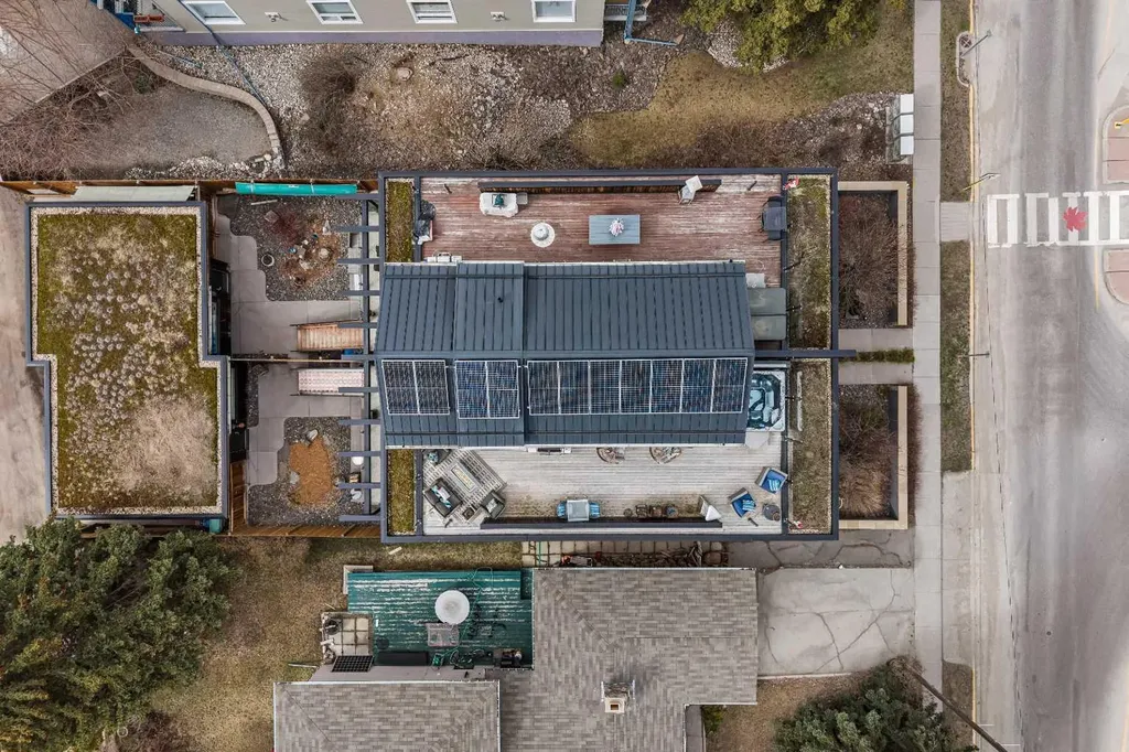 700 8 Avenue Canmore AB T1W 2E3
