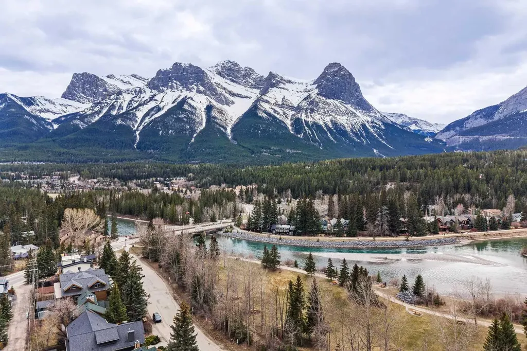 700 8 Avenue Canmore AB T1W 2E3