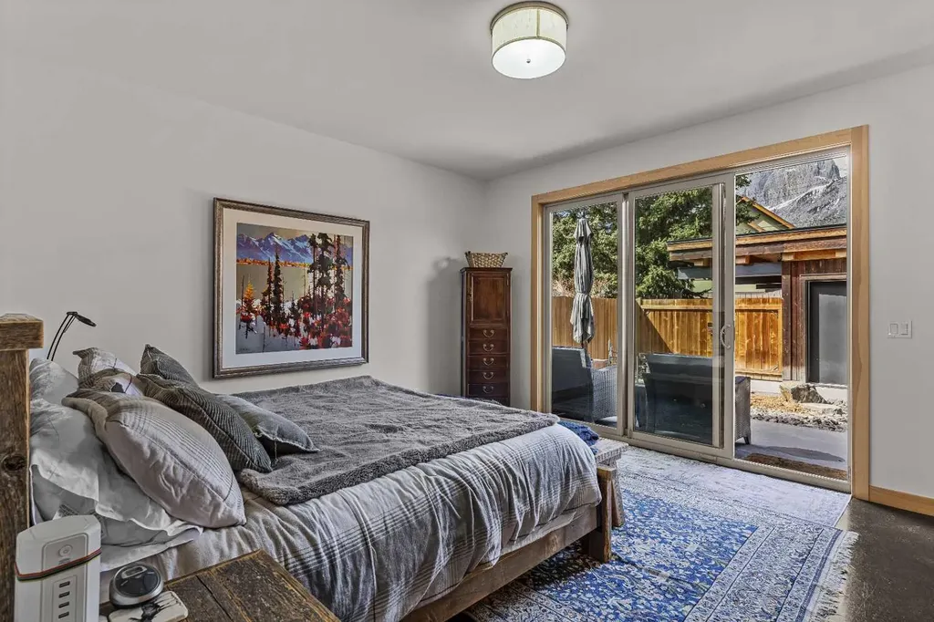 700 8 Avenue Canmore AB T1W 2E3