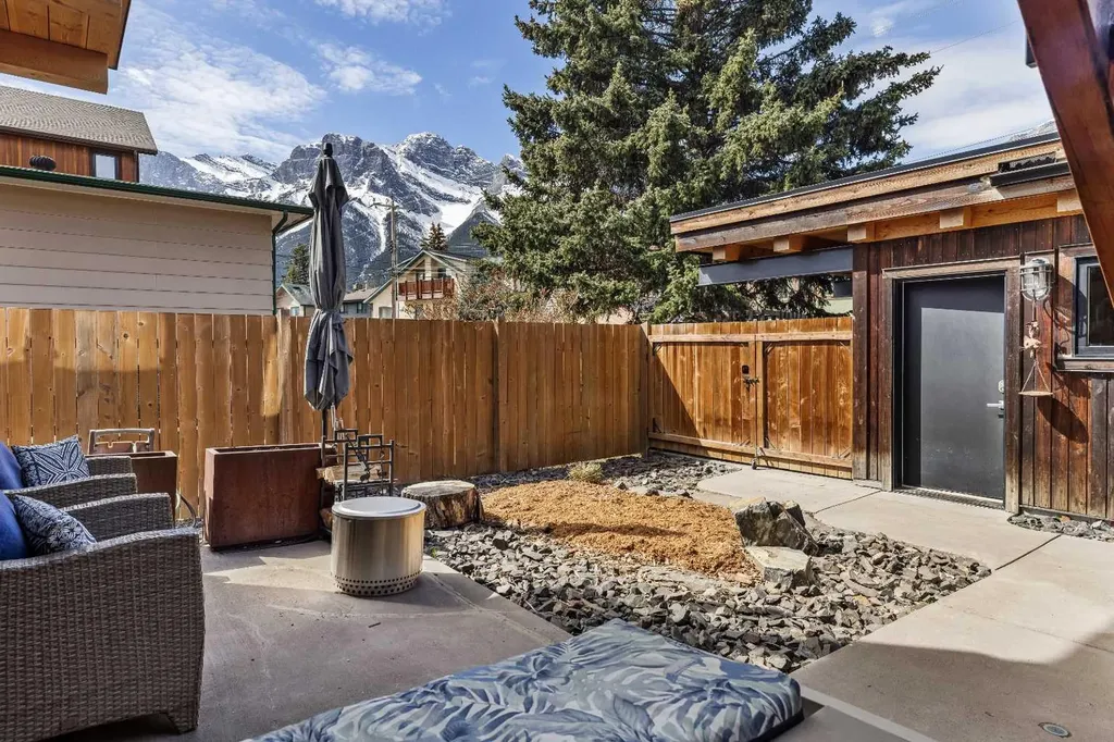 700 8 Avenue Canmore AB T1W 2E3