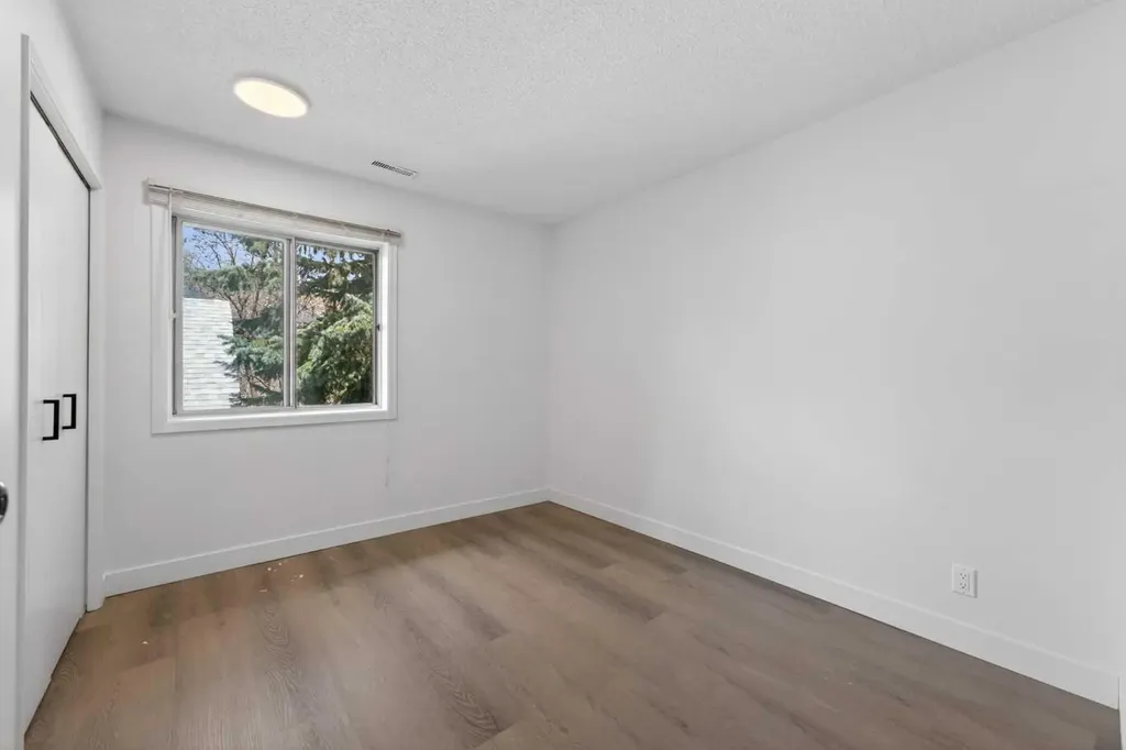 934 5a Street NW Calgary AB T2N1R6