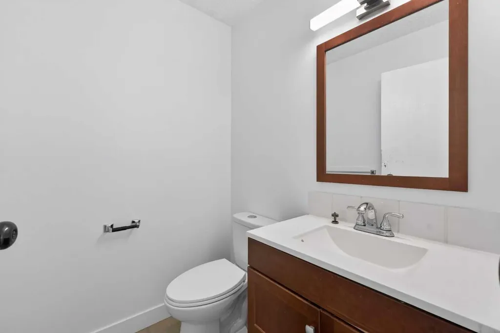 934 5a Street NW Calgary AB T2N1R6