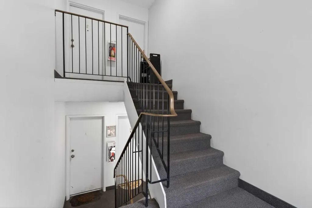 934 5a Street NW Calgary AB T2N1R6