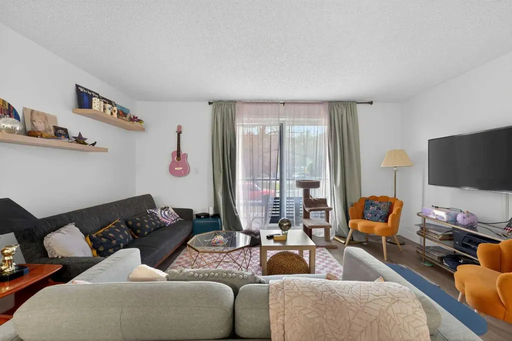 934 5a Street NW Calgary AB T2N1R6