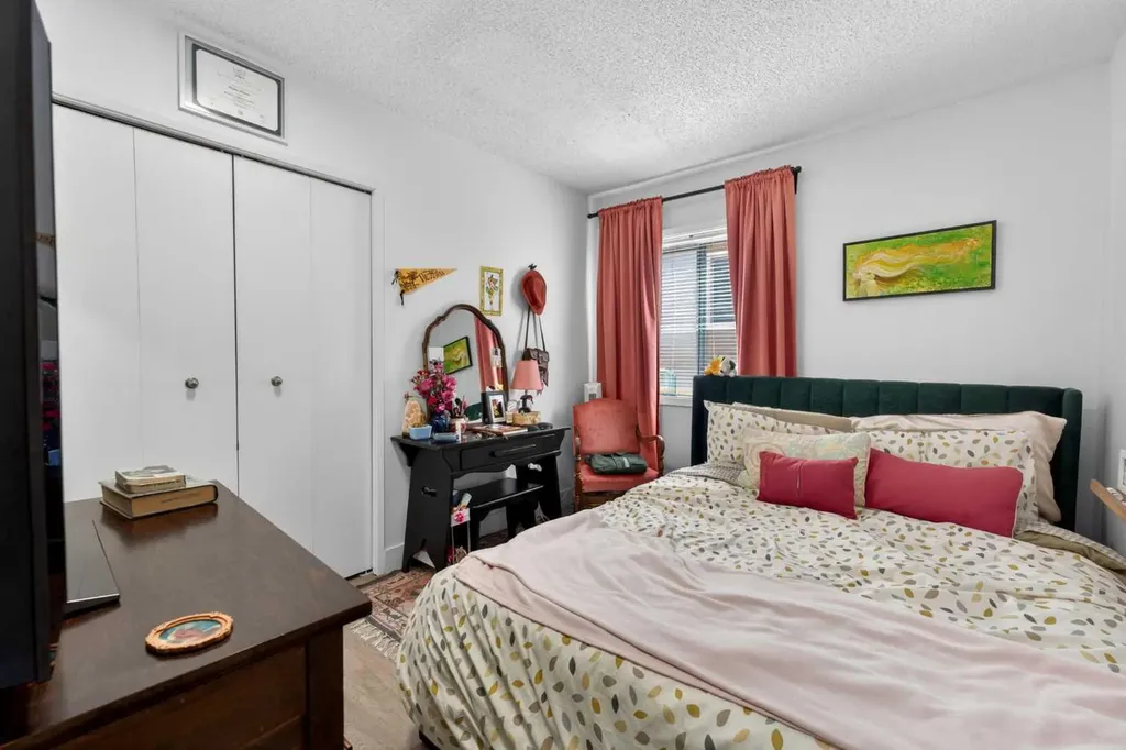 934 5a Street NW Calgary AB T2N1R6