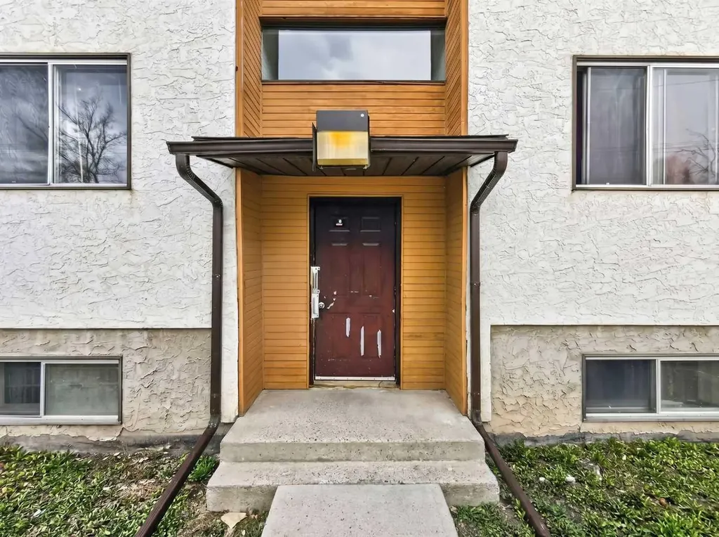 934 5a Street NW Calgary AB T2N1R6