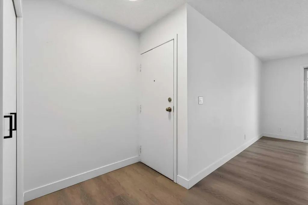 934 5a Street NW Calgary AB T2N1R6
