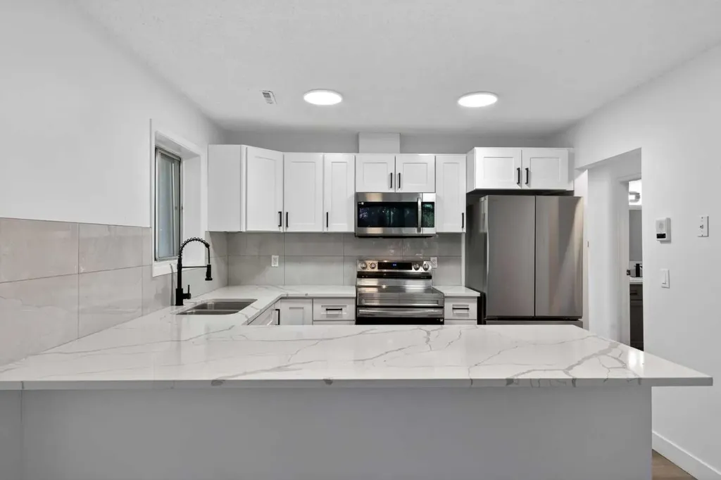 934 5a Street NW Calgary AB T2N1R6