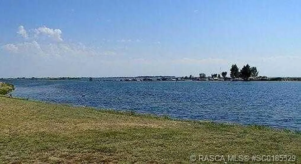 15 Kingfisher Estates Drive Lake Newell Resort AB T1R 0X6