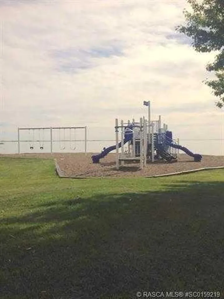 15 Kingfisher Estates Drive Lake Newell Resort AB T1R 0X6
