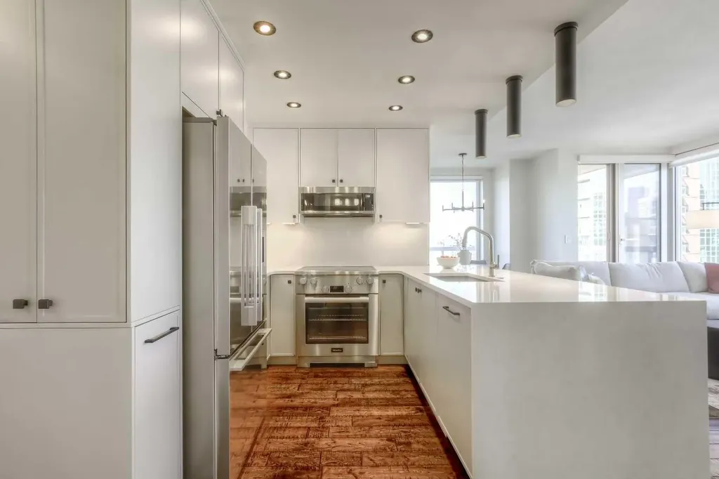 817 15 Avenue SW Calgary AB T2R0H8