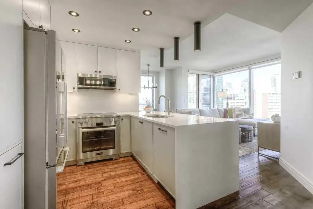 817 15 Avenue SW Calgary AB T2R0H8