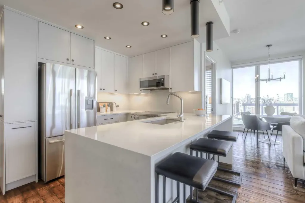 817 15 Avenue SW Calgary AB T2R0H8