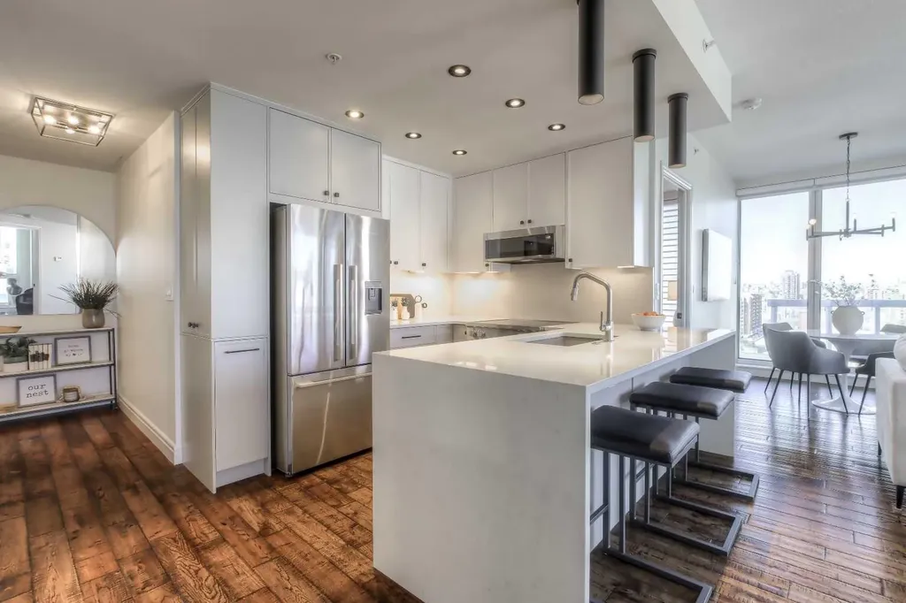 817 15 Avenue SW Calgary AB T2R0H8