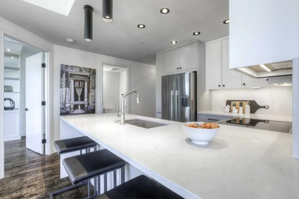 817 15 Avenue SW Calgary AB T2R0H8