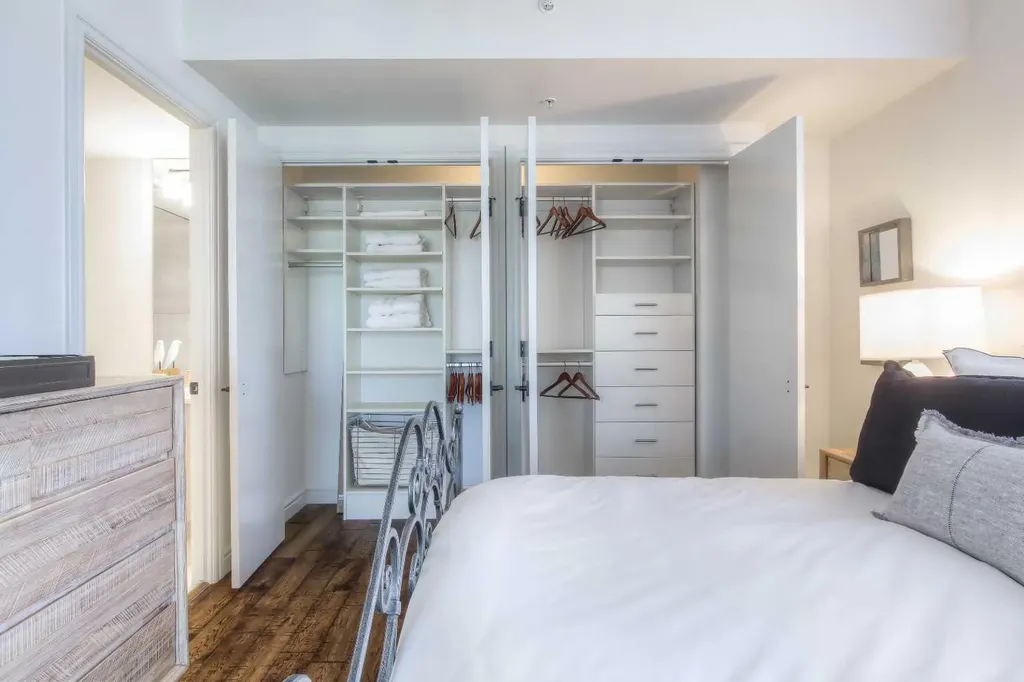 817 15 Avenue SW Calgary AB T2R0H8