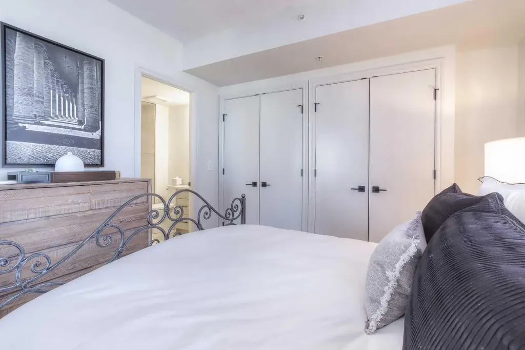 817 15 Avenue SW Calgary AB T2R0H8