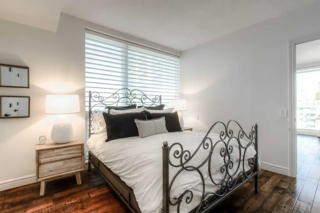 817 15 Avenue SW Calgary AB T2R0H8