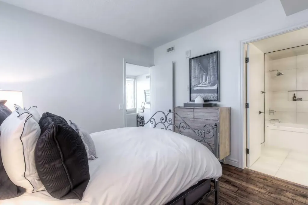 817 15 Avenue SW Calgary AB T2R0H8