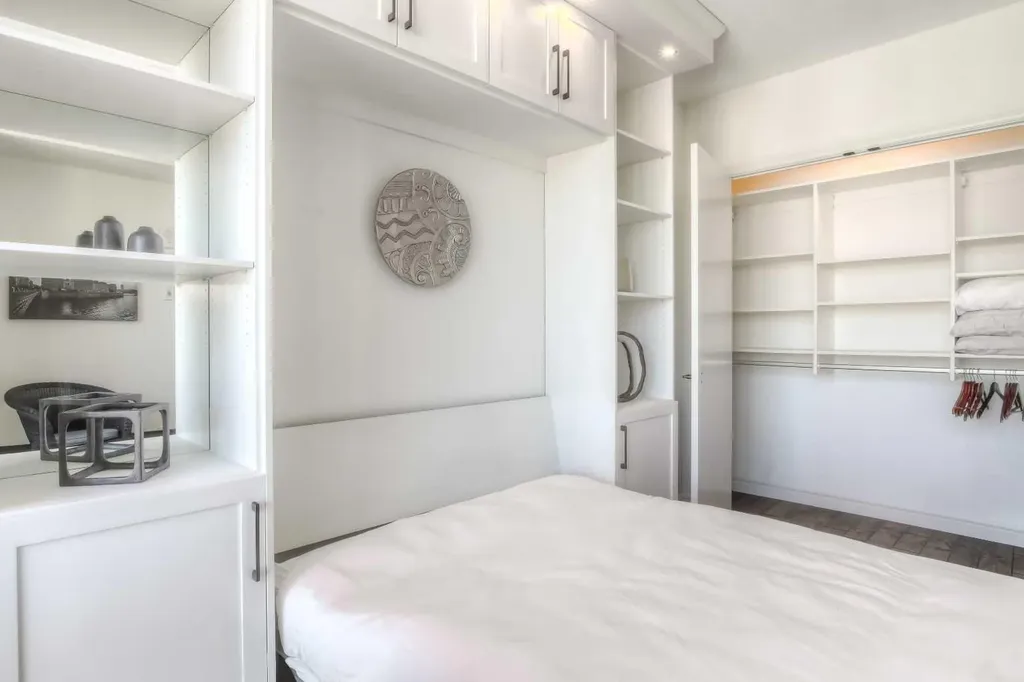 817 15 Avenue SW Calgary AB T2R0H8