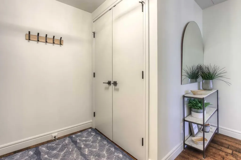 817 15 Avenue SW Calgary AB T2R0H8